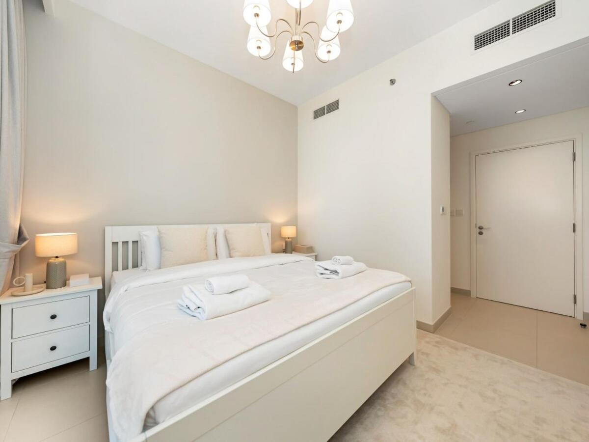 Apartment Modern High Rise 2br With Burj Khalifa Views, Steps From Opera And Near Mall *