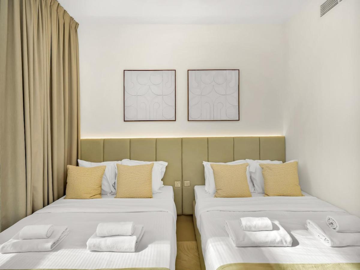 Modern High Rise 2br With Burj Khalifa Views, Steps From Opera And Near Mall Apartment *
