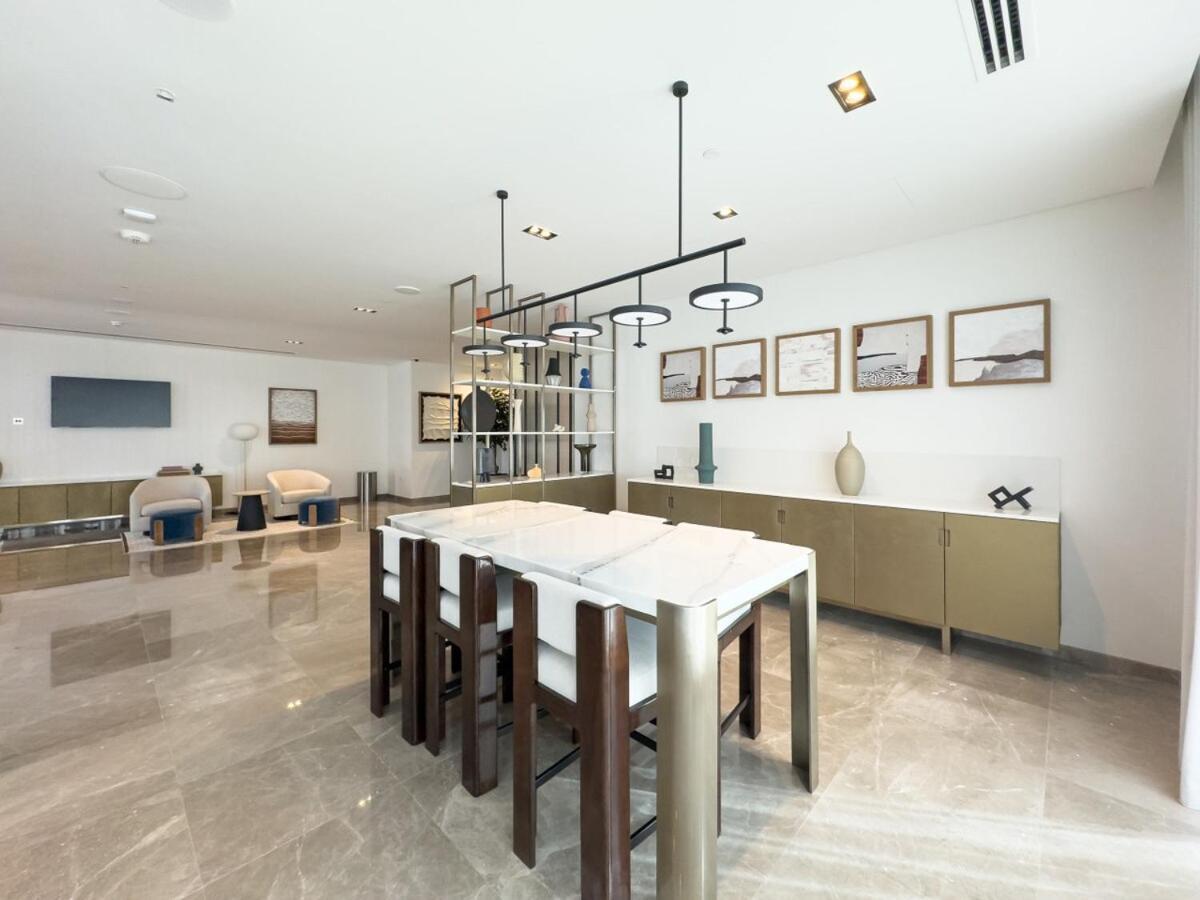 Apartment Modern High Rise 2br With Burj Khalifa Views, Steps From Opera And Near Mall *